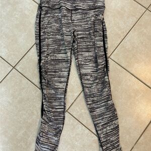 Black and white workout leggings. Ankle. Size M